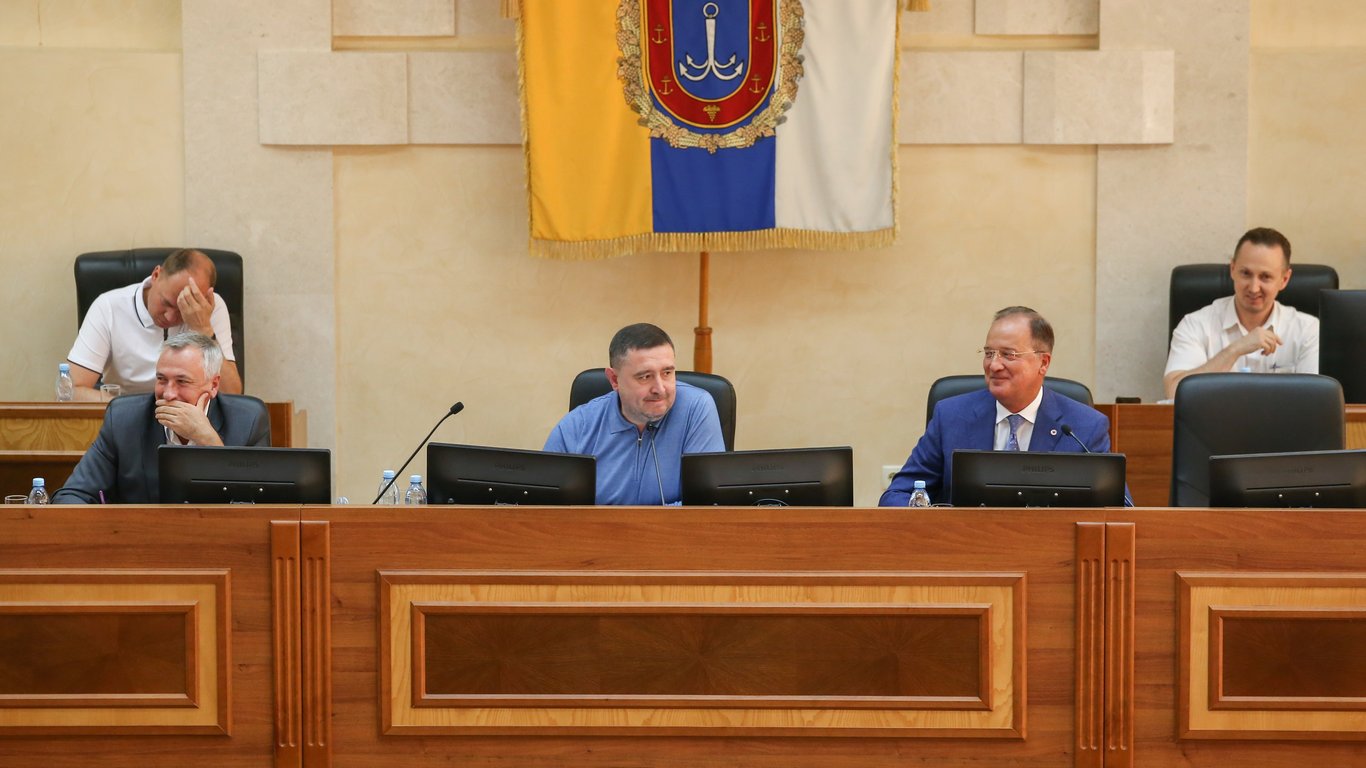 Скандал на сесії Одеської облради:  "Європейська Солідарность" не змогла зняти заступника голови облради та покинула залу