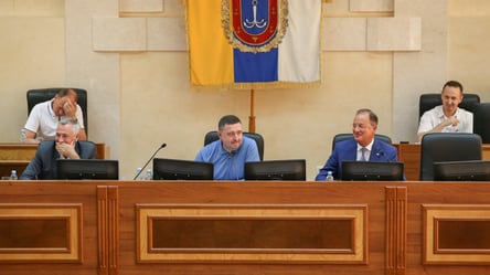Скандал на сессии Одесского облсовета: "Европейская Солидарность" не смогла снять заместителя председателя облсовета и покинула зал - 285x160