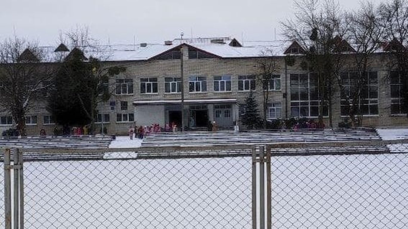 У Львові замінували школи – фото евакуації дітей