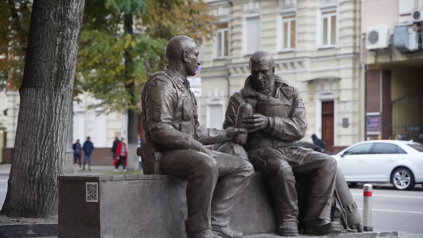 Памятник рятувальникам - де в Києві зявився новий артообєкт