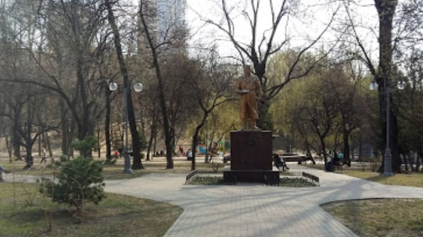 Сквер у Києві перейменували на честь легендарного актора