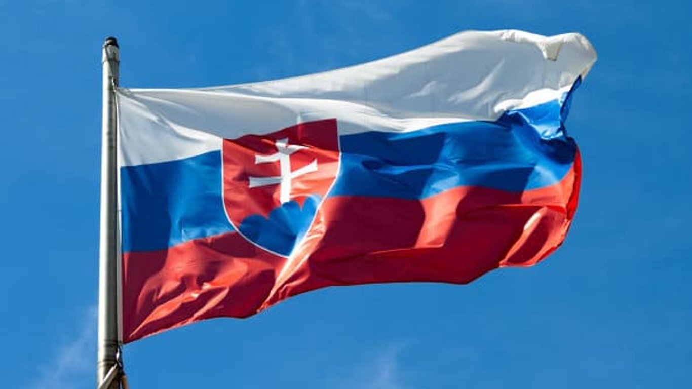 Словакия намерена выдворить из страны 35 российских дипломатов