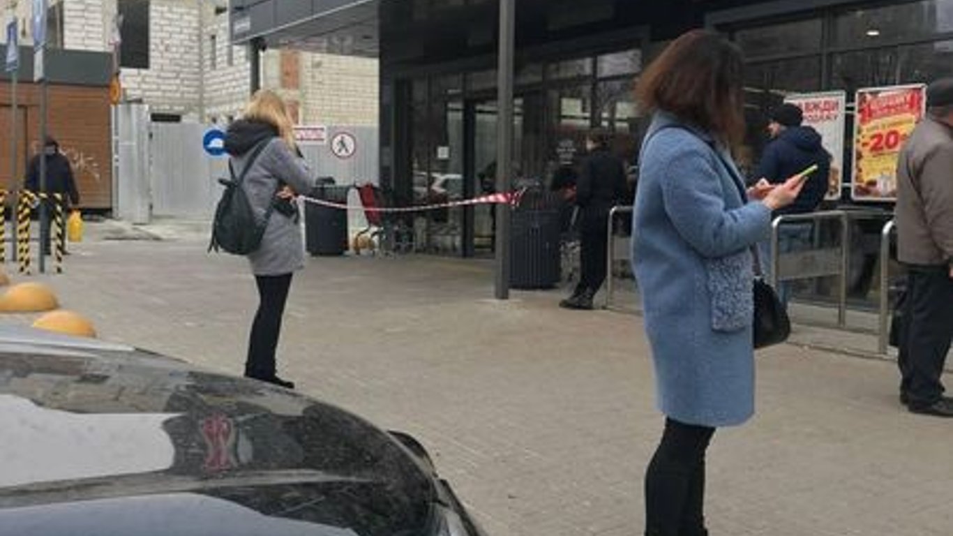 Во Львовском АТБ неожиданно умер человек - подробности