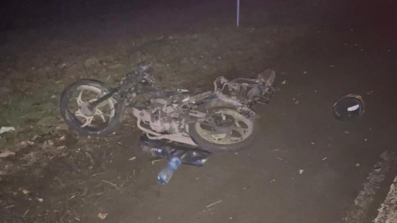 ДТП под Киевом - мотоциклист врезался в авто - фото