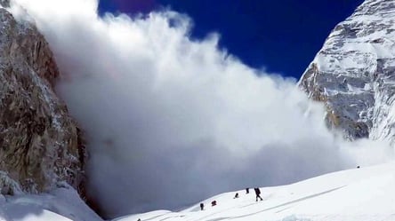 Идти в горы – опасно: спасатели предупредили о лавинах в Карпатах - 285x160