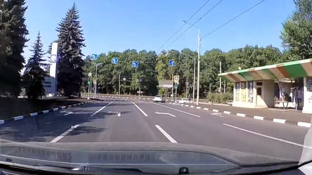 Машины вылетают на "встречку": в сети показали как выглядит самая опасная развязка в Харькове - 285x160