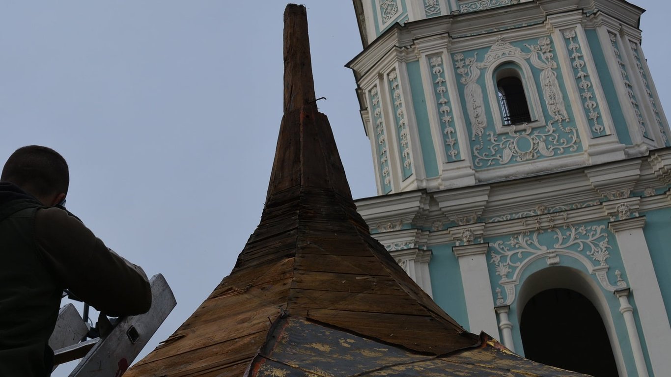 Древний алтарь и чудо-юдо обнаружили в центре Киева