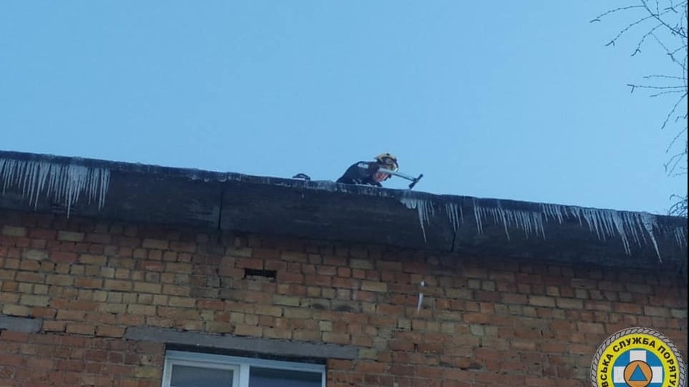 Погода в Киеве - киевлян предупредили об опасности из-за сосулек на крышах