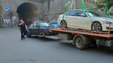 Створював аварійні ситуації та дрифтував: в центрі Одеси затримали водія BMW - 285x160