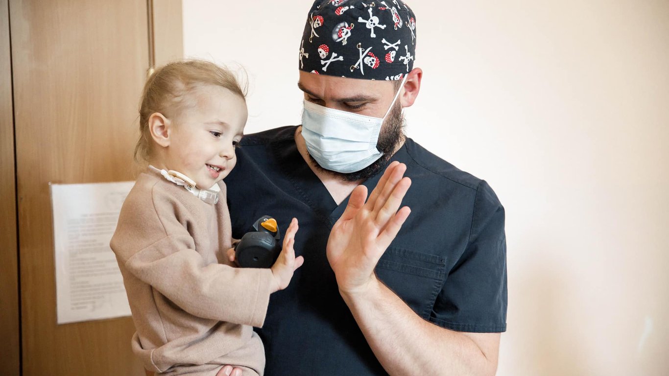 Киевские врачи спасли ребенка у которого отказали сердце, легкие, почки