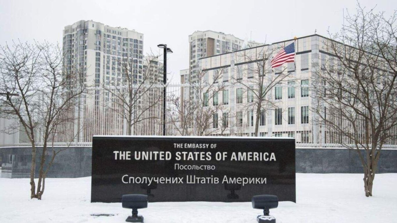 США временно перевозят свое посольство из Киева во Львов