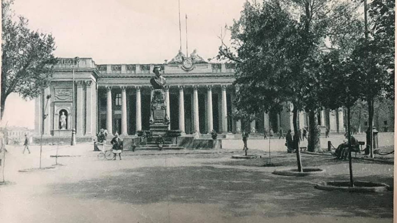 Старая Биржа в Одессе — в сети появились старые фото
