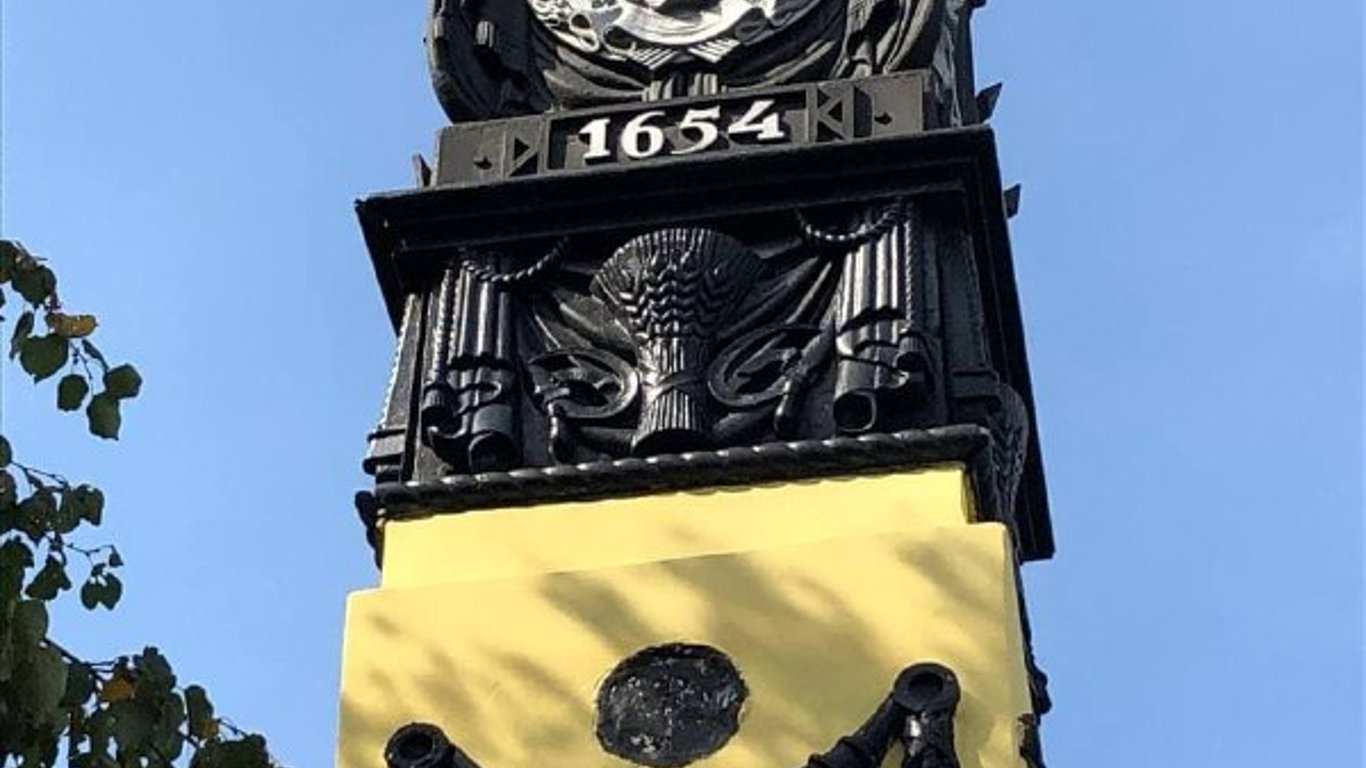 В Харькове хотят снести стелу - на монументе изображена символика СССР