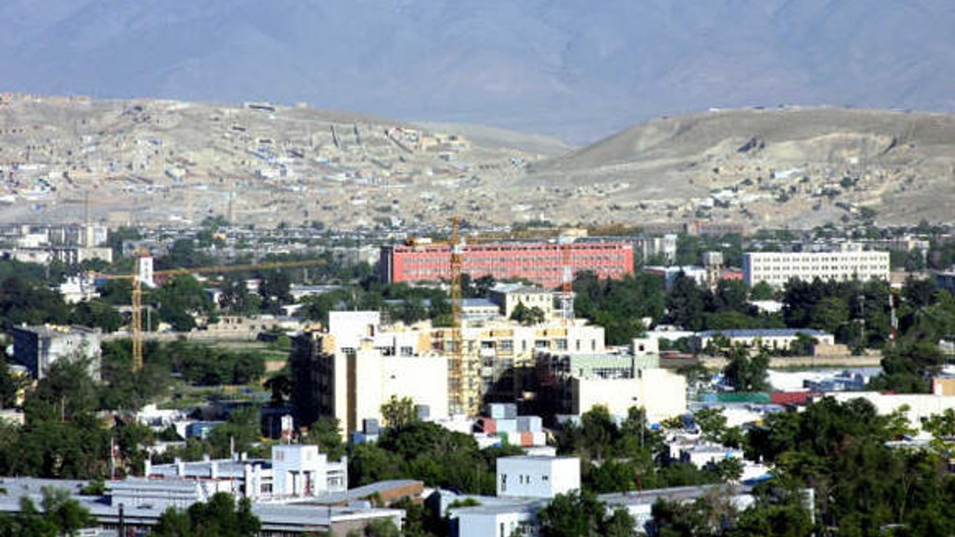 Вибухи пролунали поблизу аеропорту Кабула, є жертви та поранені. Відео