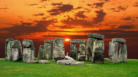 У каменях Стоунхенджу з'явилися дірки: в Британії почнуть реставрацію - 285x160