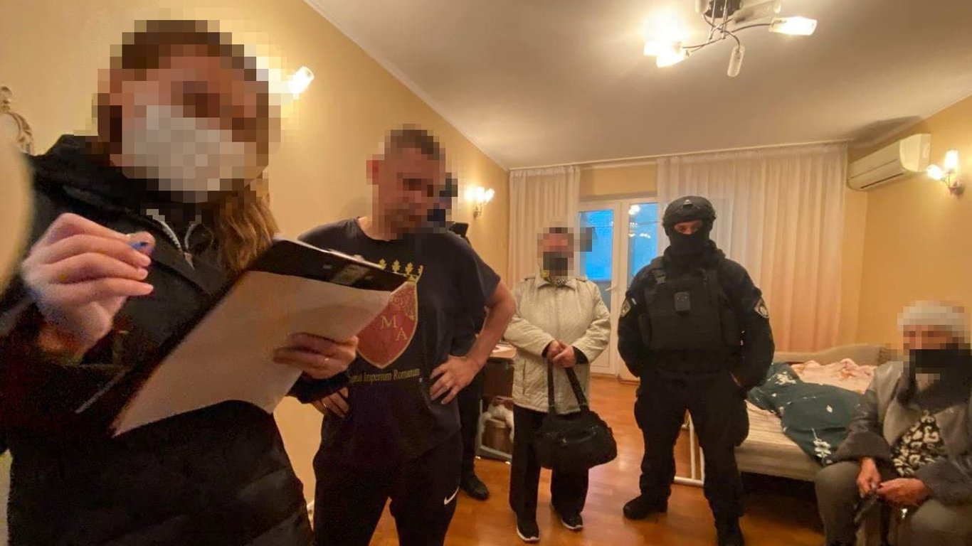 У Києві банда на чолі з адвокатом вимагала від страхового агента велику суму грошей - подробиці