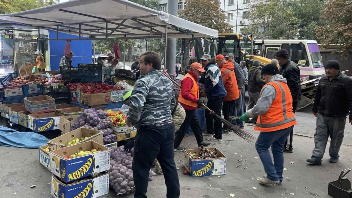 В Одессе комунальщики вновь боролись со стихийной торговлей