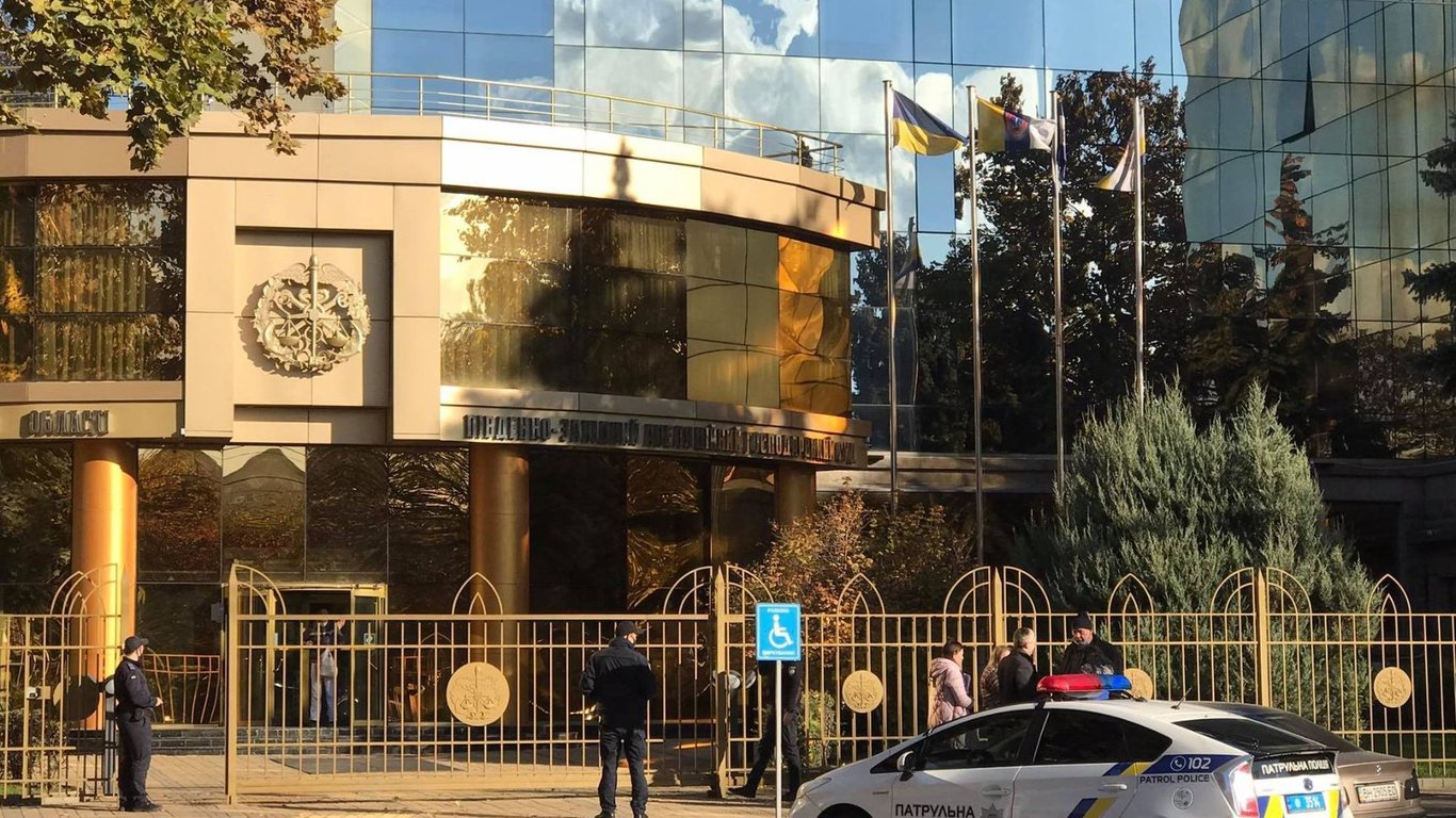 В Одессе снова заменяли здание суда - эвакуировали всех присутствующих