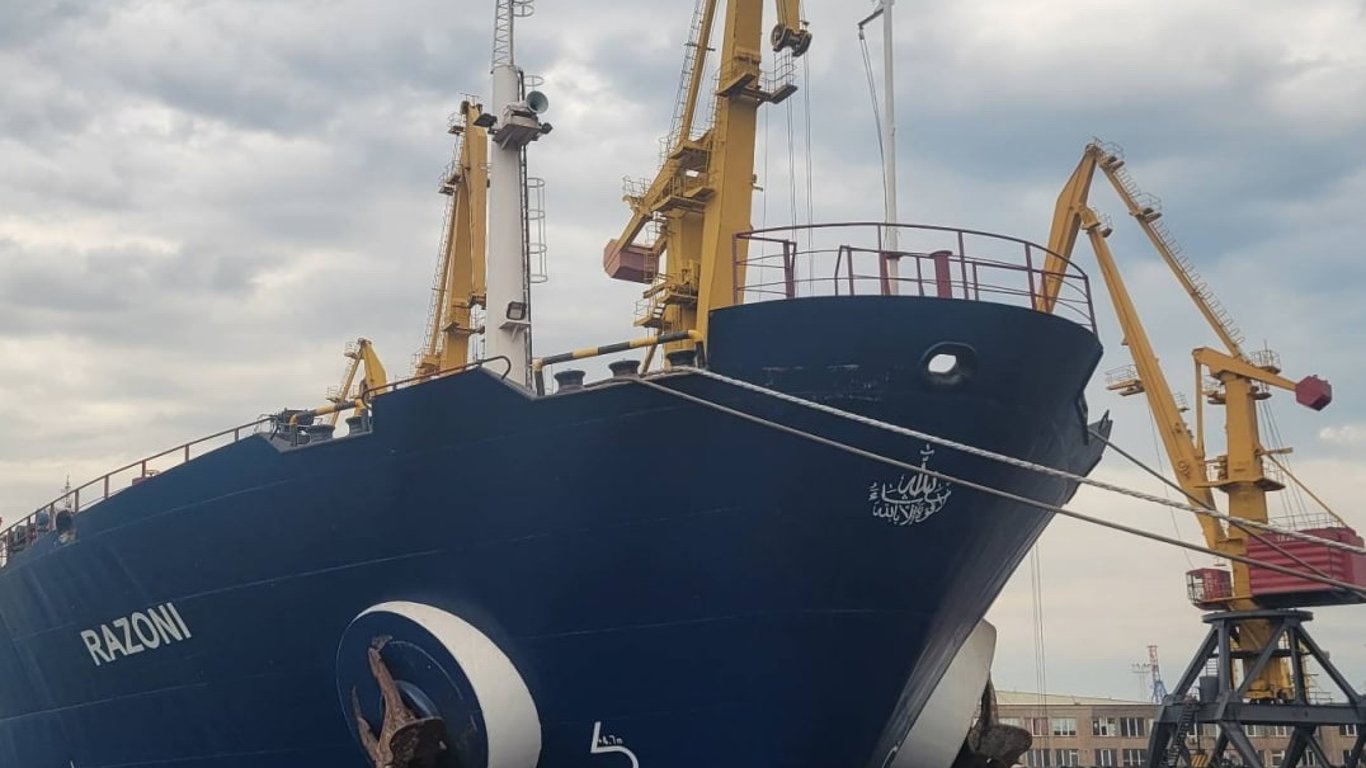 Первое судно, отправленное "зерновым коридором", прошло инспекцию в Стамбуле: что дальше