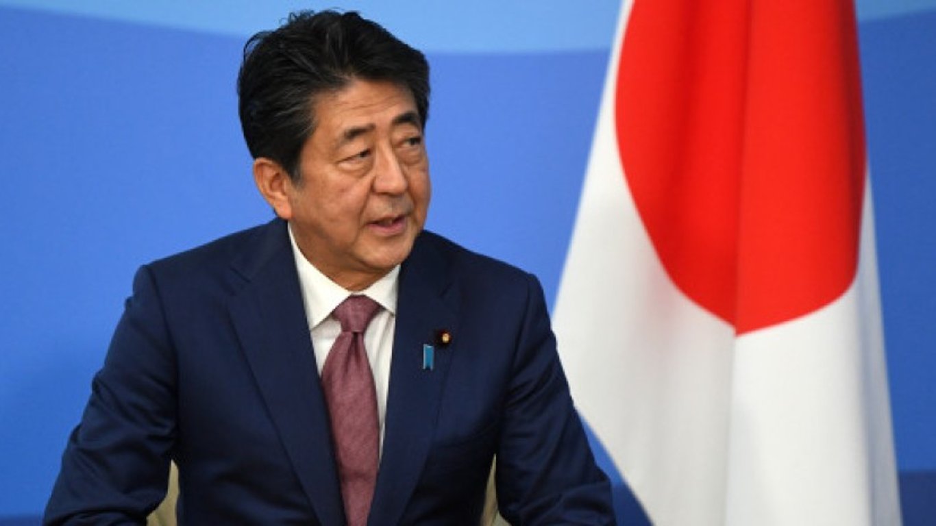 Экс-премьер Японии Абэ Синдзо умер после вооруженного нападения на него