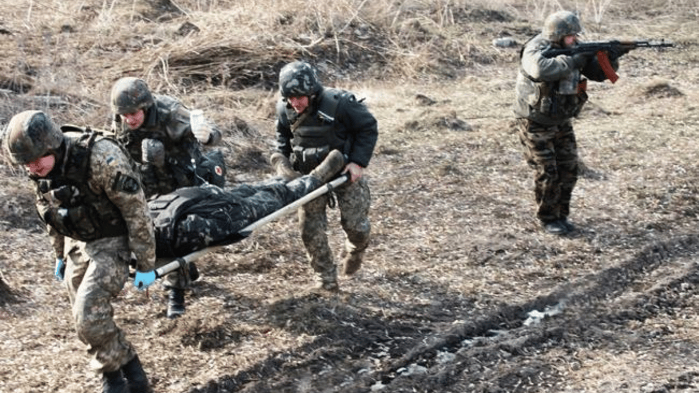 Ситуация на Донбассе - один украинский военный погиб в результате обстрела