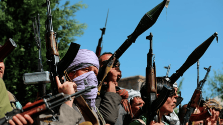 "Талибан" запретил селфи, длинные волосы и белые кроссовки в Афганистане - 285x160