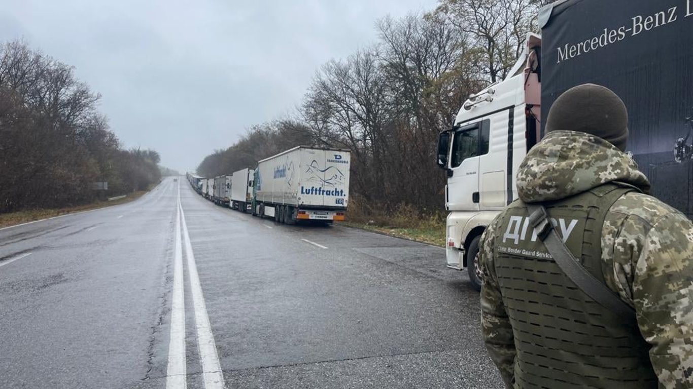 Росія блокує рух вантажівок з України на Харківщині