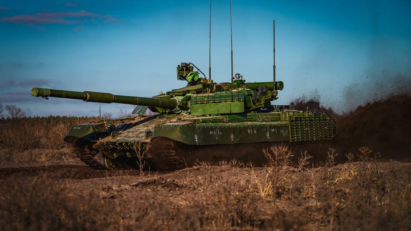В Харькове обновили командирский танк Т-64БВК