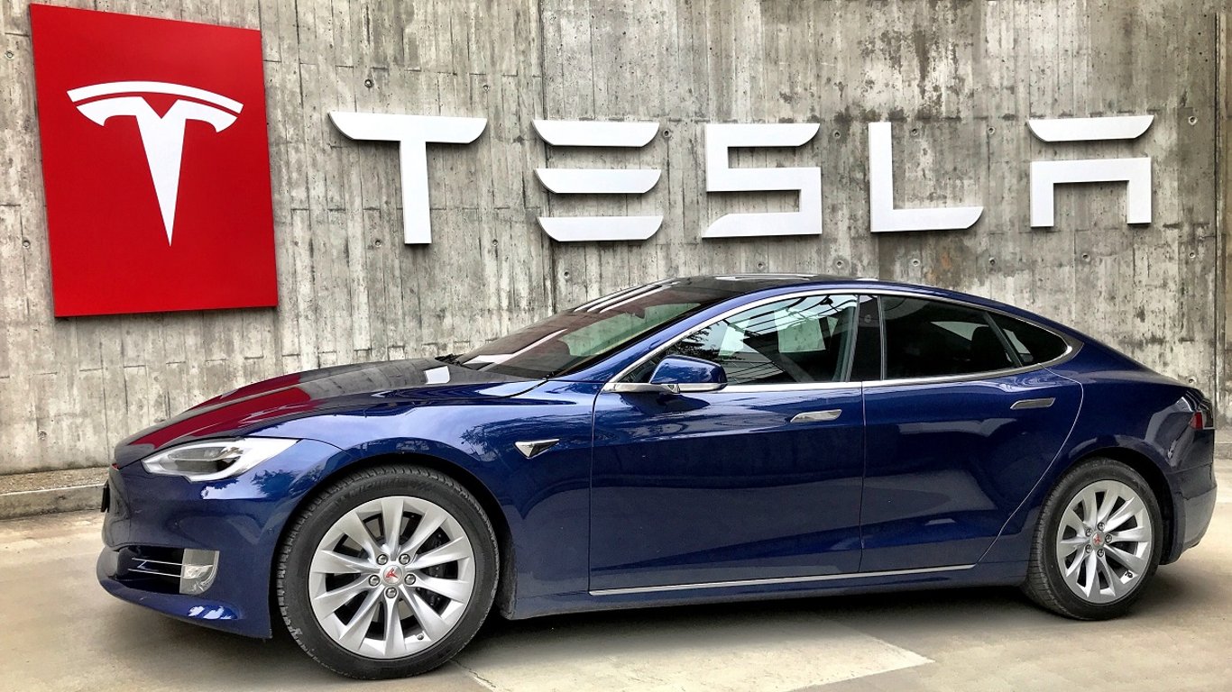 Tesla Model S Plaid Plus - Илон Маск объявил об отмене выхода электрокара