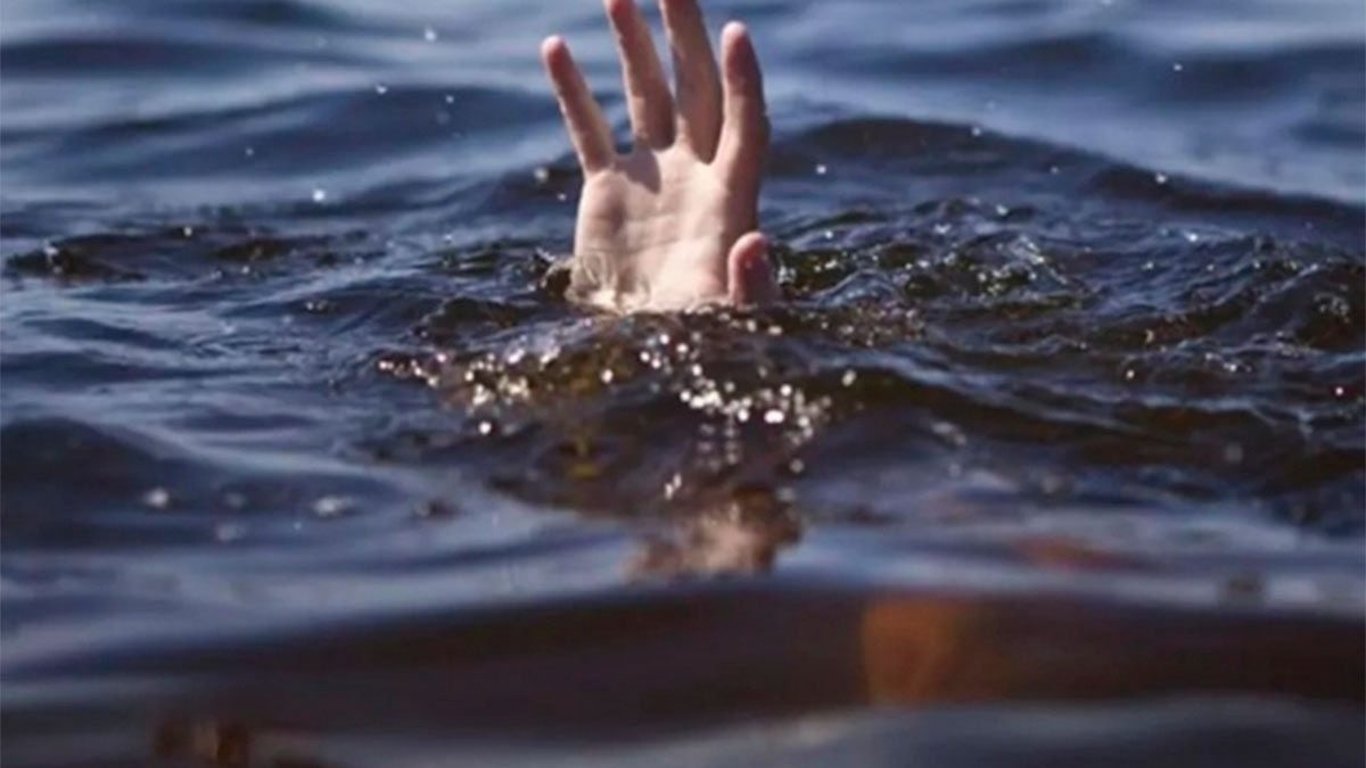 В Харьковской области врачи спасли мужчину во время купания в одном из водоемов