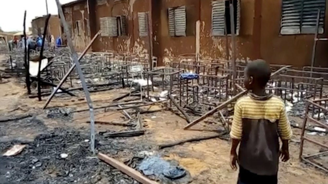 Пожар в школе Нигера - много погибших детей