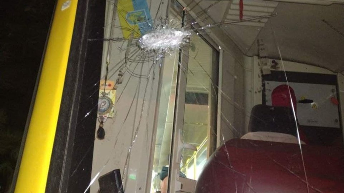 В Одесі хулігани розбили лобове скло нового трамвая Odissey Max