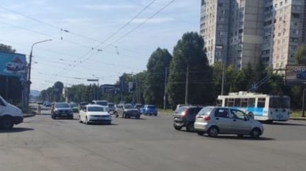 Езда без правил: на одном из перекрестков в Харькове светофоры заблокировали движение - 285x160