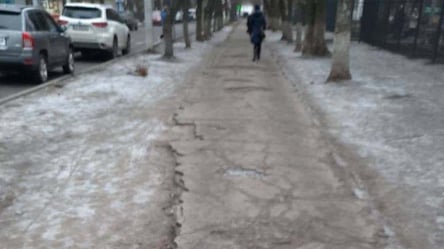 "Доріжка, яка не бачила ремонту десятки років", – у мережі показали розбитий тротуар у Харкові - 285x160