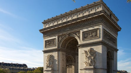 Триумфальная арка "в обертке": в Париже показали инсталляцию за 14 миллионов евро - 285x160