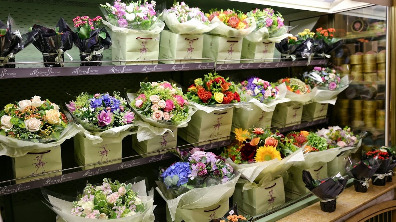 ЧП в Киеве: мужчина ограбил цветочный магазин