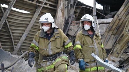 В Кременчуге спасатели обнаружили на развалинах ТЦ "Амстор" еще 14 фрагментов тел - 285x160