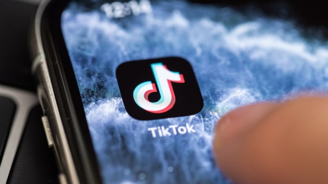 TikTok останавливает работу в России