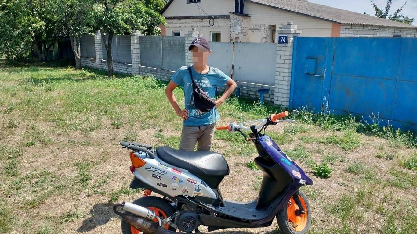 Подросток угнал мопед в Краснограде на Харьковщине