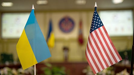 США думають над евакуацією сімей своїх дипломатів з України -  Bloomberg - 285x160