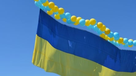 Над оккупированным Донбассом запустили украинские флаги. Видео - 285x160