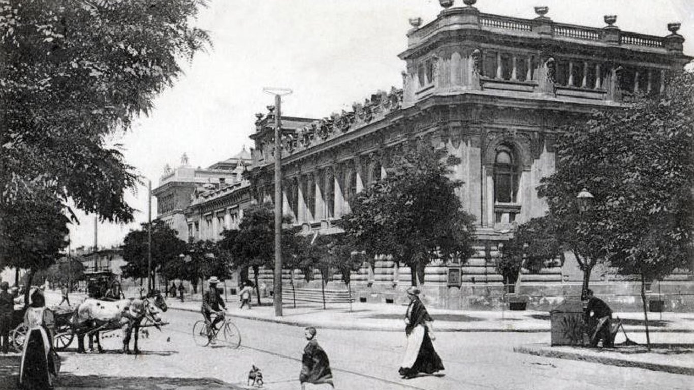 Украинский театр в Одессе – в сети появились фото здания 100 лет назад