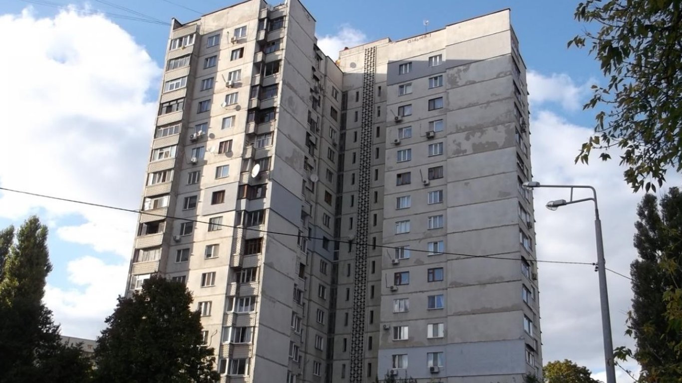 Харьковчане показали, как выглядит подъезд дома после "капитального" ремонта - Видео