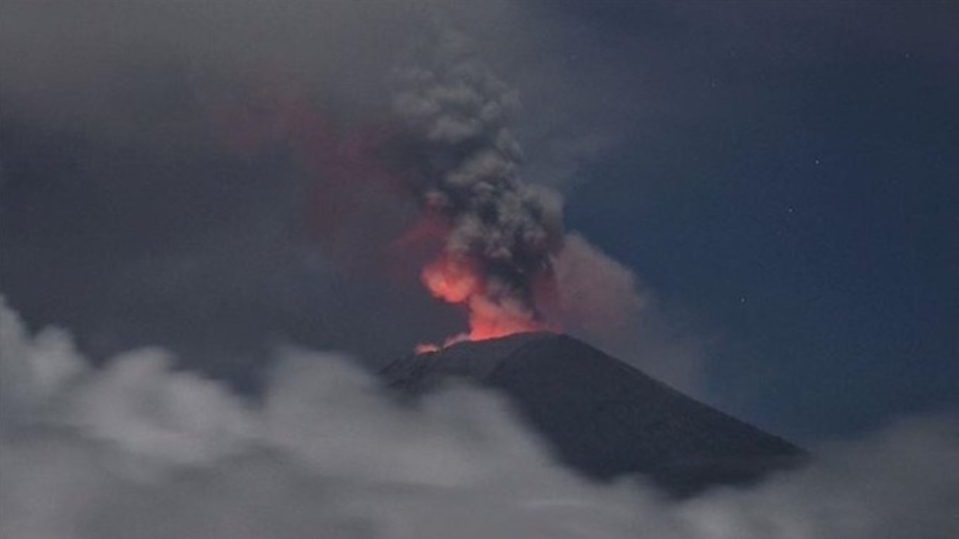 В Африке проснулся один из самых агрессивных вулканов мира Ньярогонго