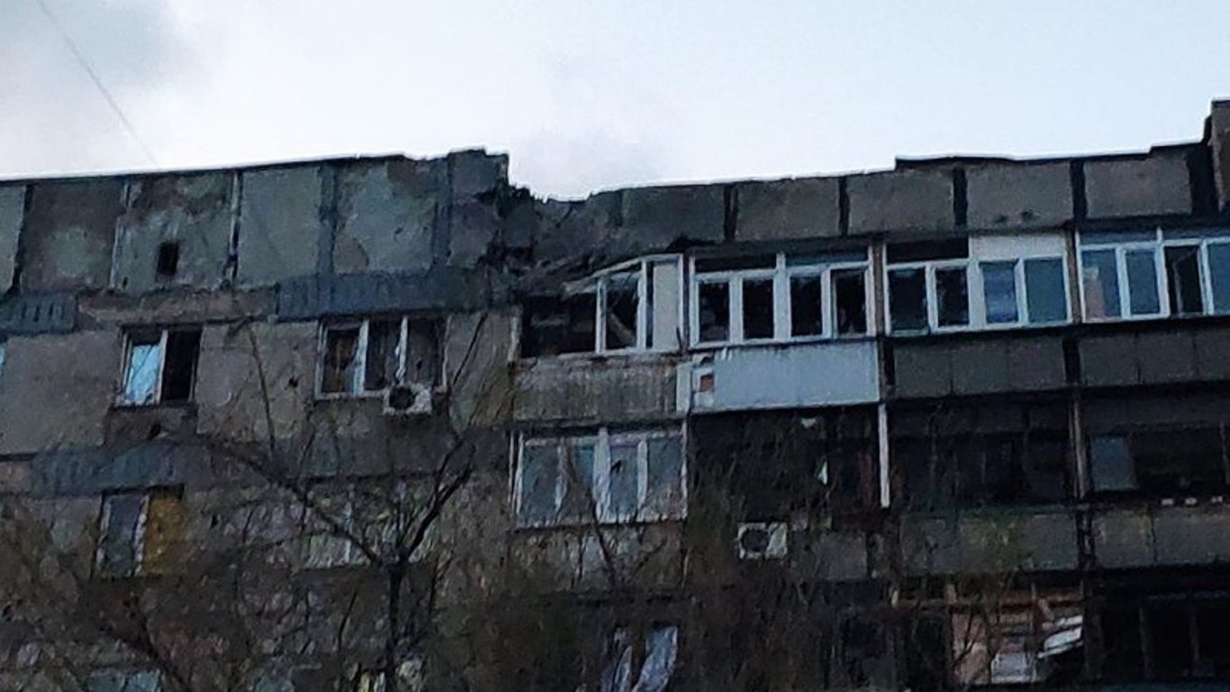 В Авдеевке оккупанты обстреляли многоэтажку и магазин