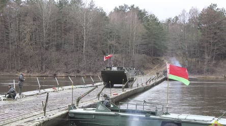 В Беларуси развернули понтонный мост через Припять в 4 км от украинской границы, - СМИ - 285x160