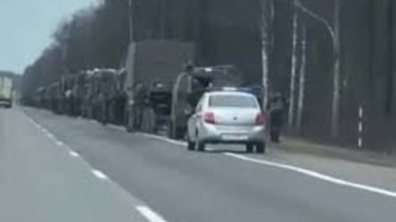 У Білорусі помітили колону ворожої техніки, яка  рухається до кордону з Україною. Відео - 285x160