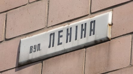 Декоммунизация в Одесской области: в Белгороде-Днестровском демонтировали указатели со старыми названиями улиц - 285x160