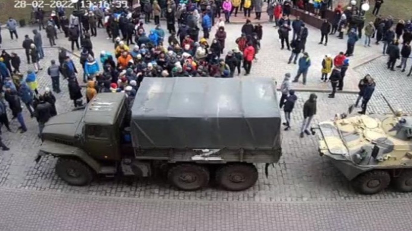 Российские войска угрожают журналистам в Бердянске