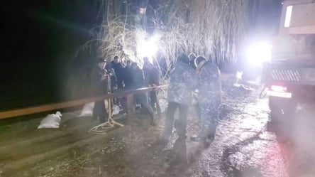 На Черкащині прорвало греблю, вода ринула потоком: відео - 285x160